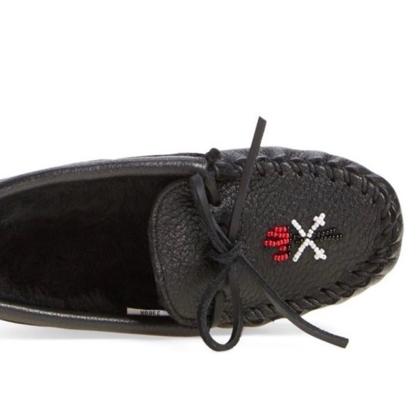 🆕 NWT Minnetonka x Opening Ceremony Beaded Torch Slipper Kids Moccasin - Picture 1 of 7